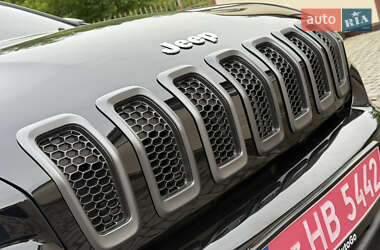 Позашляховик / Кросовер Jeep Cherokee 2017 в 
