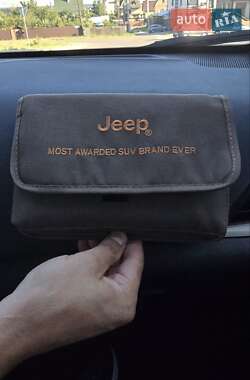 Позашляховик / Кросовер Jeep Cherokee 2015 в 