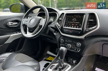 Внедорожник / Кроссовер Jeep Cherokee 2018 в 