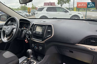 Внедорожник / Кроссовер Jeep Cherokee 2017 в 