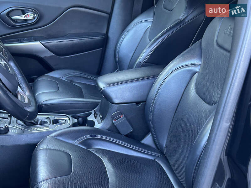 Внедорожник / Кроссовер Jeep Cherokee 2018 в Николаеве