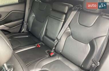 Внедорожник / Кроссовер Jeep Cherokee 2018 в 