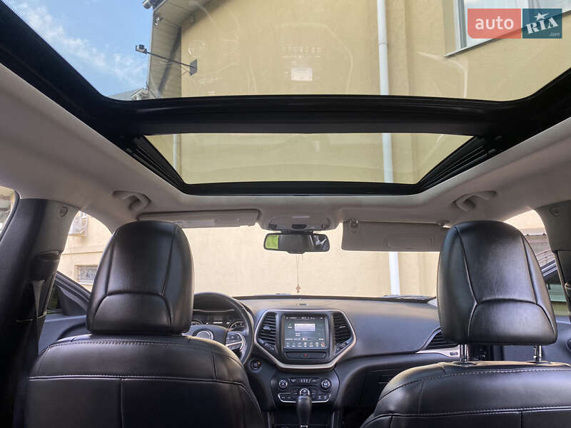 Внедорожник / Кроссовер Jeep Cherokee 2016 в Трускавце