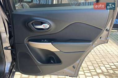 Внедорожник / Кроссовер Jeep Cherokee 2016 в 