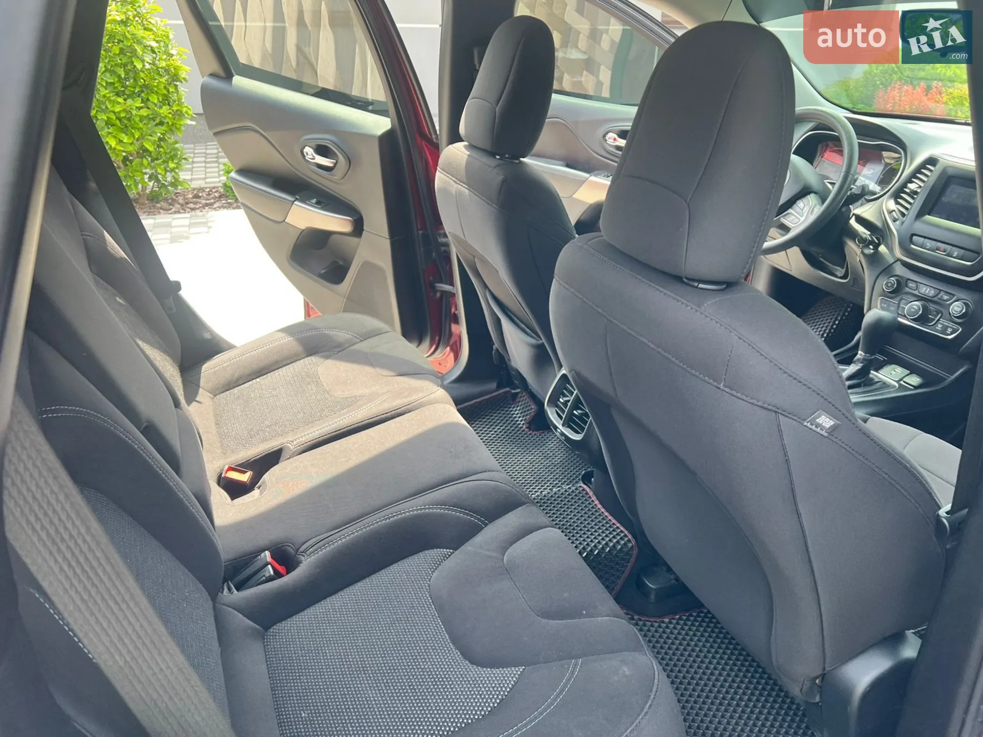 Jeep Cherokee 2020 VIN 1C4PJLCB5LD641801 фото оголошення 13 з 17