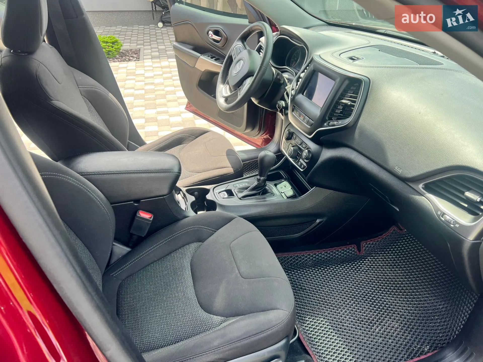 Jeep Cherokee 2020 VIN 1C4PJLCB5LD641801 фото оголошення 10 з 17
