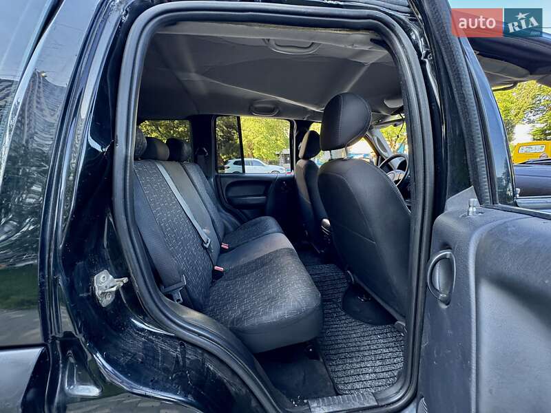 Внедорожник / Кроссовер Jeep Cherokee 2002 в Одессе