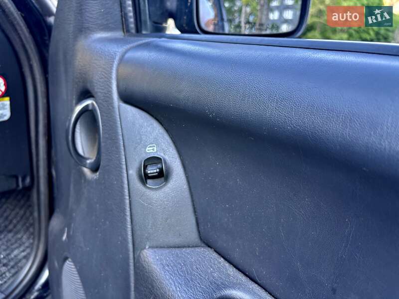 Внедорожник / Кроссовер Jeep Cherokee 2002 в Одессе
