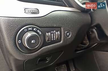 Внедорожник / Кроссовер Jeep Cherokee 2018 в 