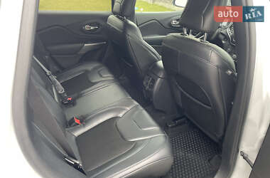 Позашляховик / Кросовер Jeep Cherokee 2019 в 