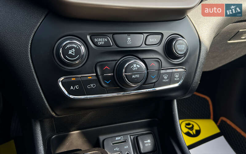 Внедорожник / Кроссовер Jeep Cherokee 2016 в Львове