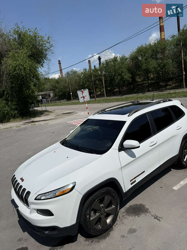 Внедорожник / Кроссовер Jeep Cherokee 2016 в Запорожье