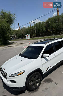 Позашляховик / Кросовер Jeep Cherokee 2016 в 