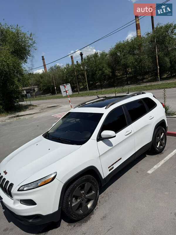 Внедорожник / Кроссовер Jeep Cherokee 2016 в Запорожье