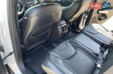 Внедорожник / Кроссовер Jeep Cherokee 2020 в 