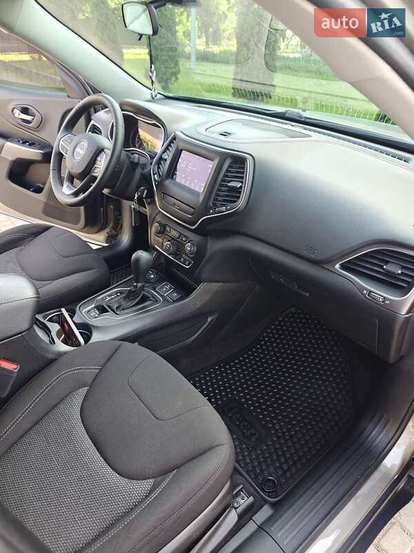 Внедорожник / Кроссовер Jeep Cherokee 2018 в Коломые