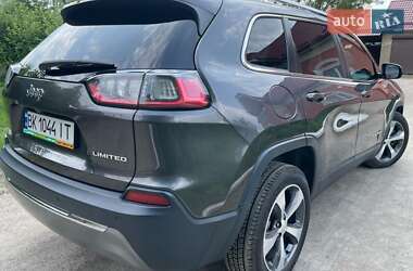 Позашляховик / Кросовер Jeep Cherokee 2019 в 