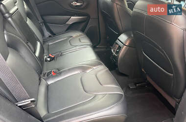 Позашляховик / Кросовер Jeep Cherokee 2019 в 