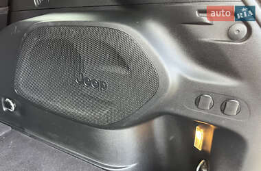 Позашляховик / Кросовер Jeep Cherokee 2019 в 