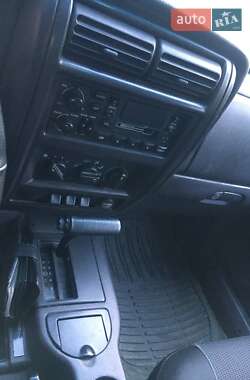 Внедорожник / Кроссовер Jeep Cherokee 2000 в 