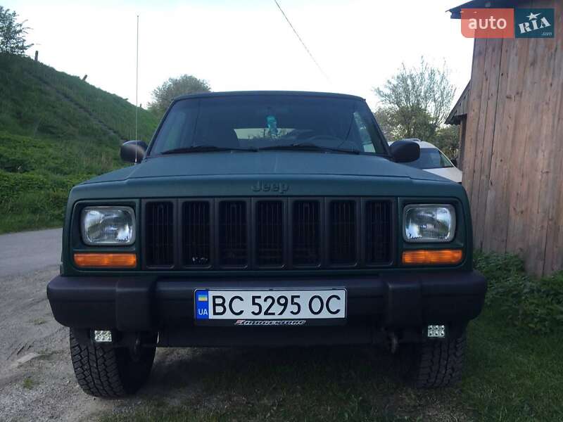 Внедорожник / Кроссовер Jeep Cherokee 2000 в 