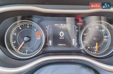 Внедорожник / Кроссовер Jeep Cherokee 2015 в 