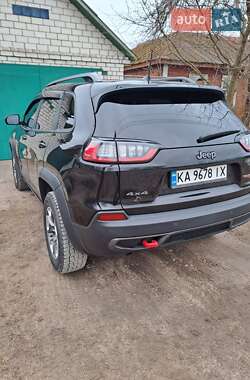 Позашляховик / Кросовер Jeep Cherokee 2019 в 