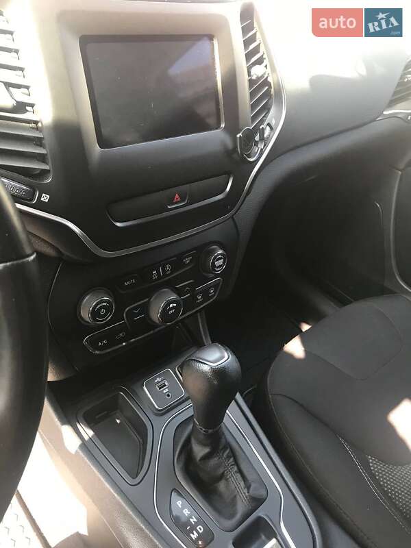 Внедорожник / Кроссовер Jeep Cherokee 2018 в Полтаве