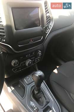 Внедорожник / Кроссовер Jeep Cherokee 2018 в 