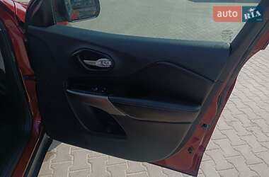 Позашляховик / Кросовер Jeep Cherokee 2019 в 