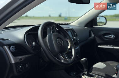 Внедорожник / Кроссовер Jeep Cherokee 2015 в 