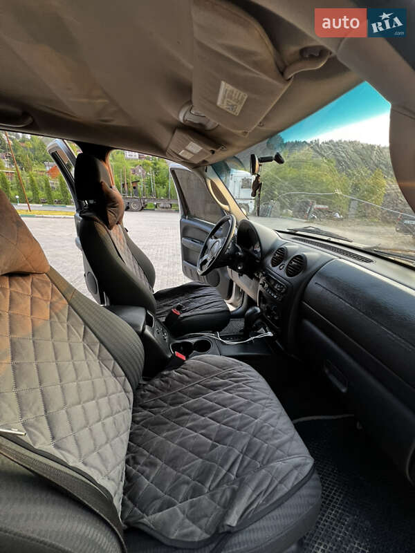 Позашляховик / Кросовер Jeep Cherokee 2004 в Путилі