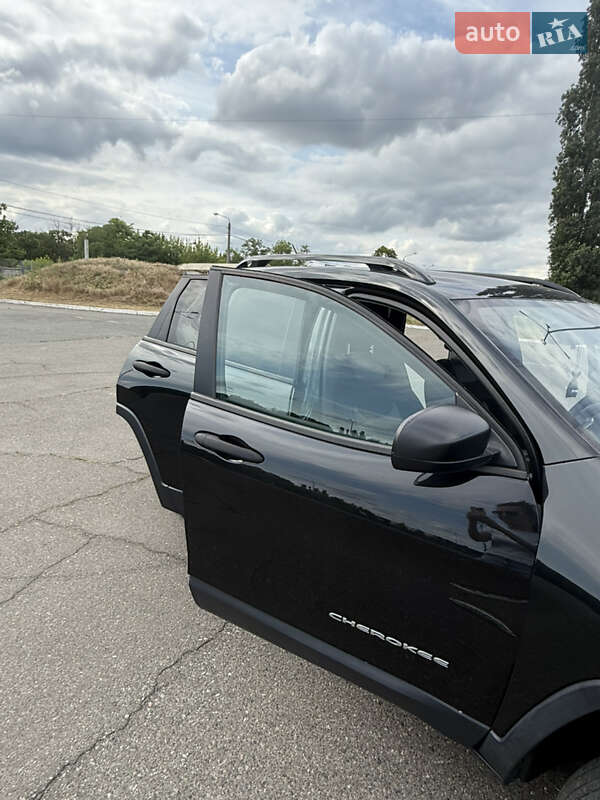 Позашляховик / Кросовер Jeep Cherokee 2016 в Одесі