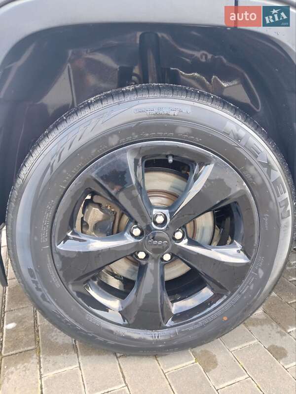 Внедорожник / Кроссовер Jeep Cherokee 2017 в Барышевке