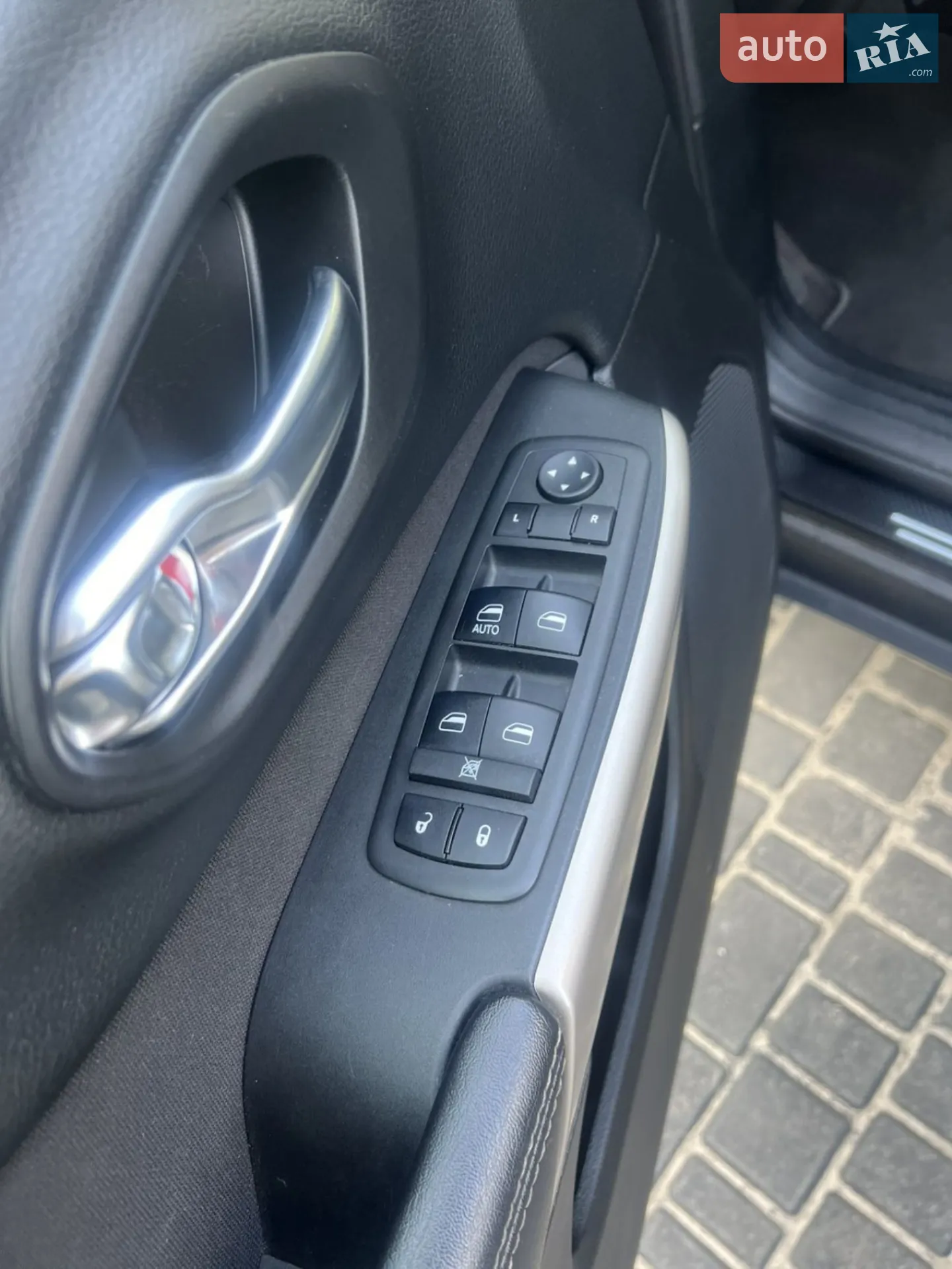 2017 Jeep Cherokee - мініатюра 18