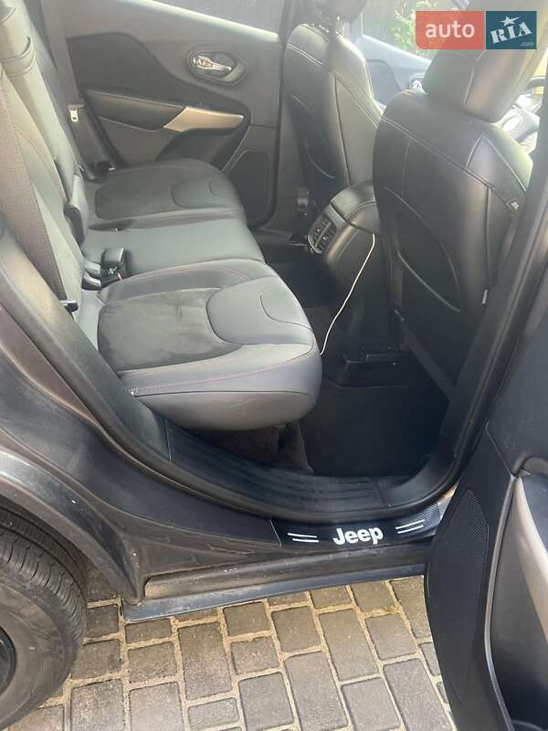 Внедорожник / Кроссовер Jeep Cherokee 2017 в Барышевке