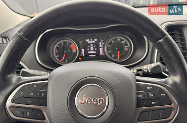 Внедорожник / Кроссовер Jeep Cherokee 2020 в 
