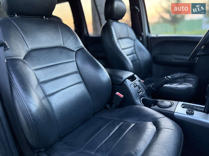 Внедорожник / Кроссовер Jeep Cherokee 2004 в Житомире