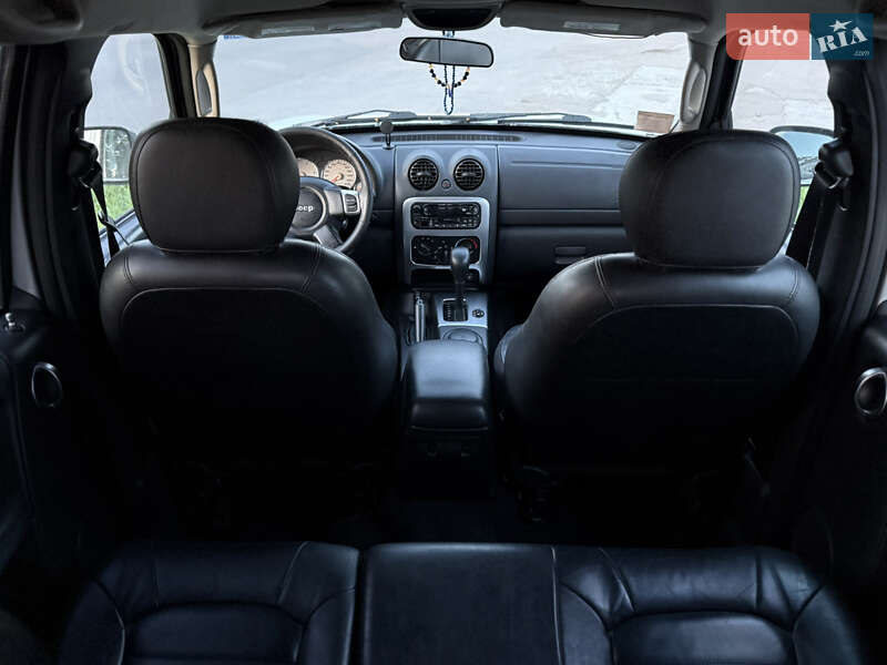 Внедорожник / Кроссовер Jeep Cherokee 2004 в Житомире