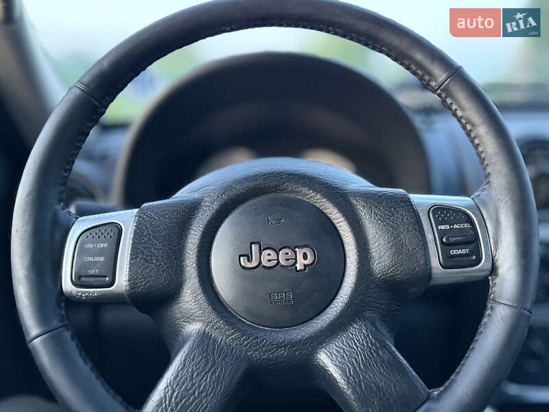 Внедорожник / Кроссовер Jeep Cherokee 2004 в Житомире