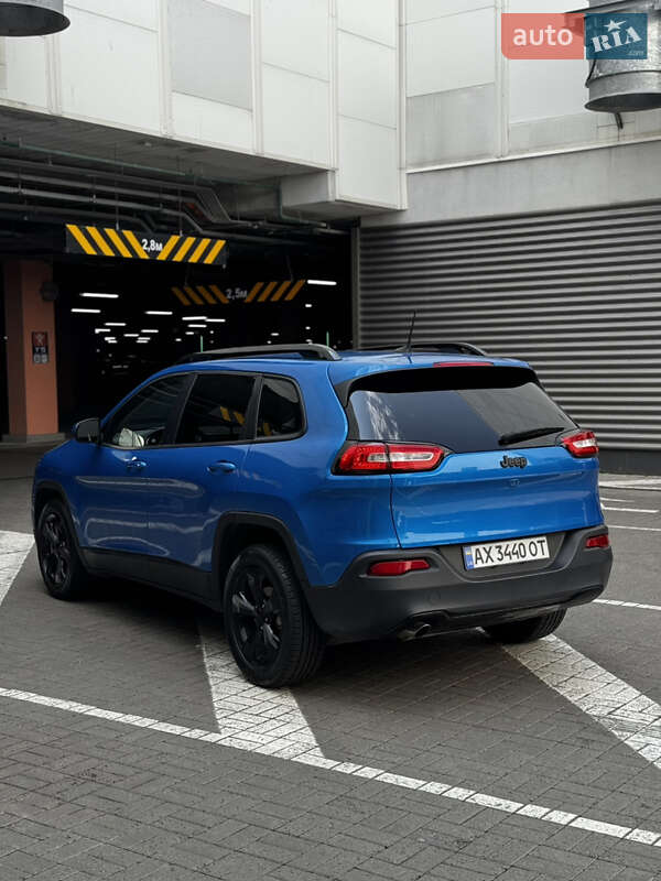 Внедорожник / Кроссовер Jeep Cherokee 2017 в Киеве