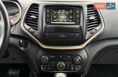 Внедорожник / Кроссовер Jeep Cherokee 2015 в 