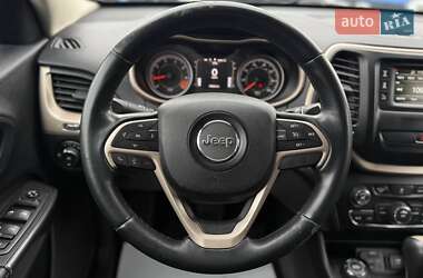 Внедорожник / Кроссовер Jeep Cherokee 2015 в 