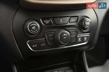 Внедорожник / Кроссовер Jeep Cherokee 2015 в 