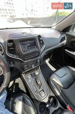 Внедорожник / Кроссовер Jeep Cherokee 2018 в 