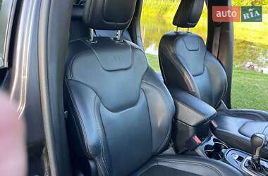 Внедорожник / Кроссовер Jeep Cherokee 2015 в 