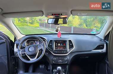 Внедорожник / Кроссовер Jeep Cherokee 2015 в 