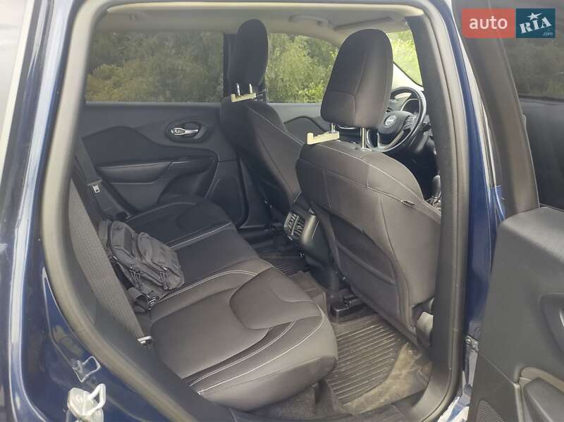 Внедорожник / Кроссовер Jeep Cherokee 2015 в Прилуках
