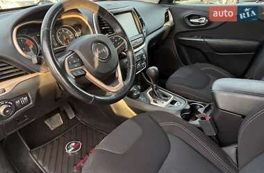 Внедорожник / Кроссовер Jeep Cherokee 2016 в 
