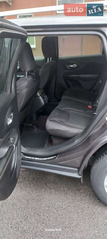 Внедорожник / Кроссовер Jeep Cherokee 2016 в Чернигове